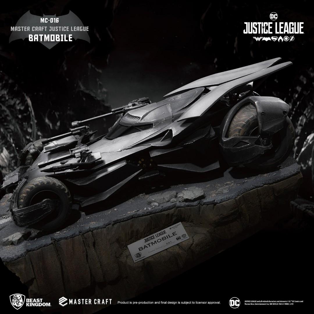 DC Justice League: Batman's Batmobile