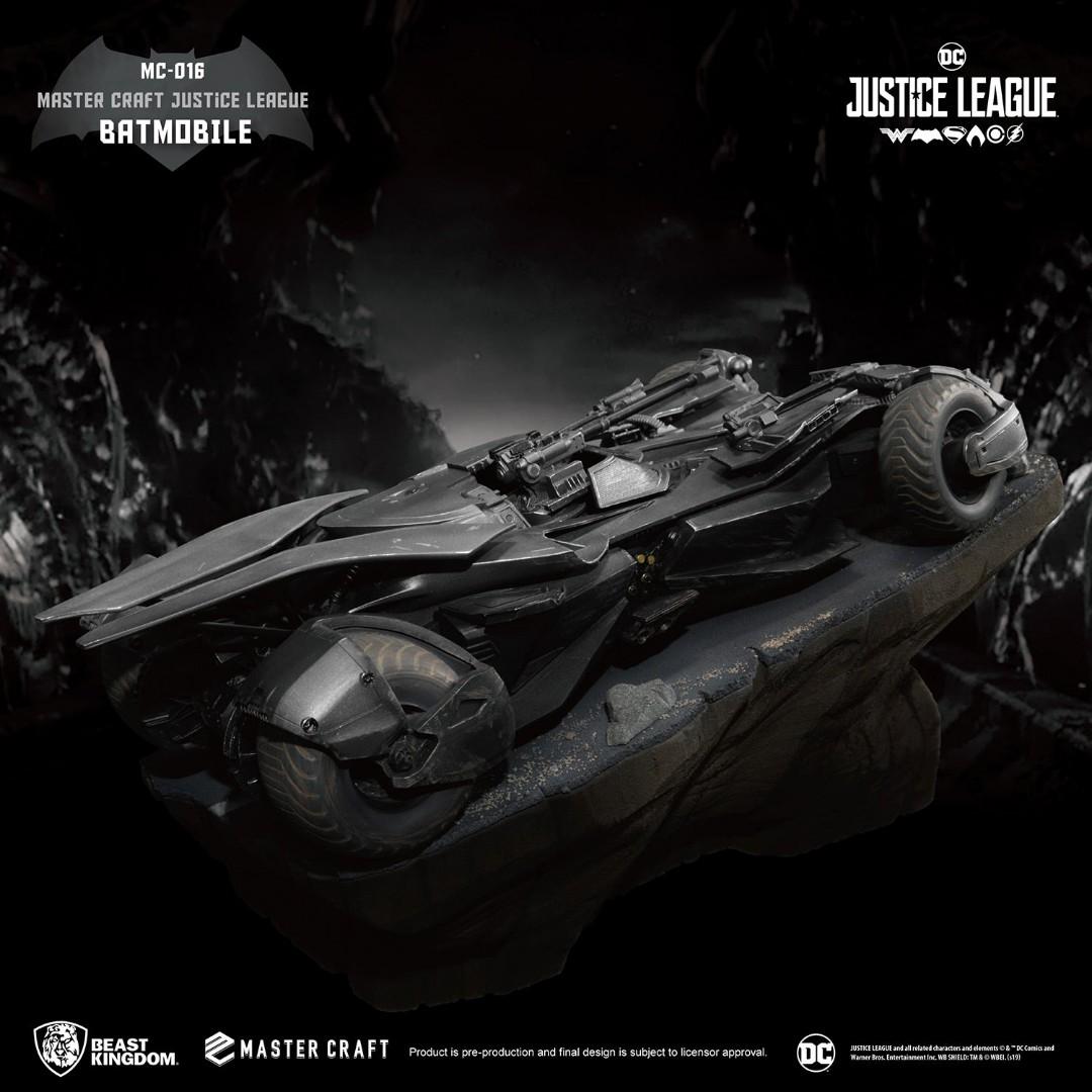 DC Justice League: Batman's Batmobile